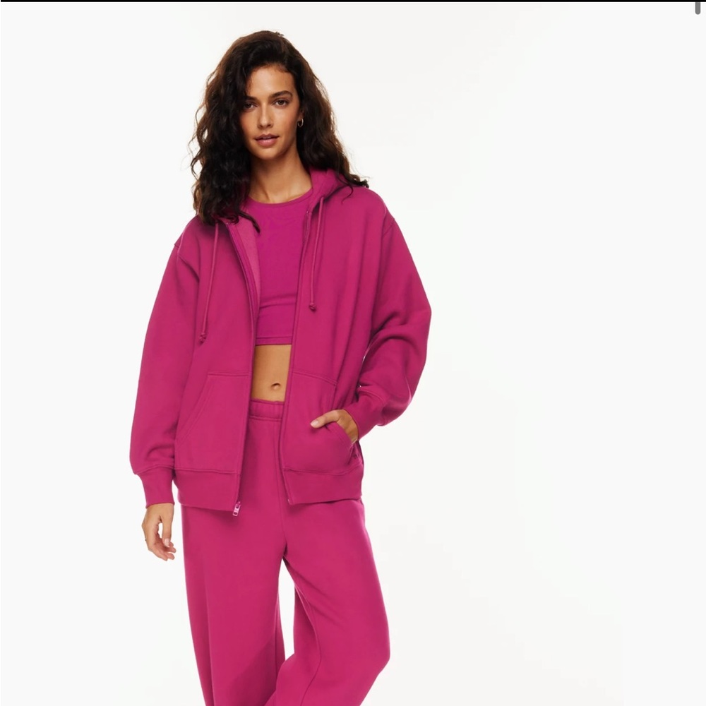 Aritzia TNA Sweatfleece Cozy Fleeze Perfect Fit Zip up hoodie in Bold Fuchsia 🩷